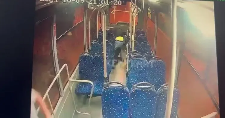 Yolcu midibüsünde husumetlisinin boğazını kesti