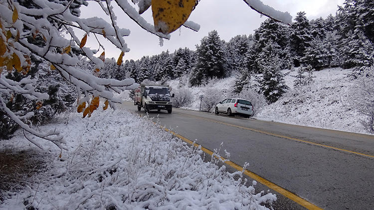 Kars'a mevsimin ilk karı düştü 1 Kars’a mevsimin ilk karı düştü