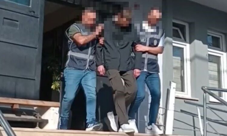 Önüne gelene bıçakla saldıran yabancı uyruklu: Bilgisayar oyununun etkisinde kaldım!