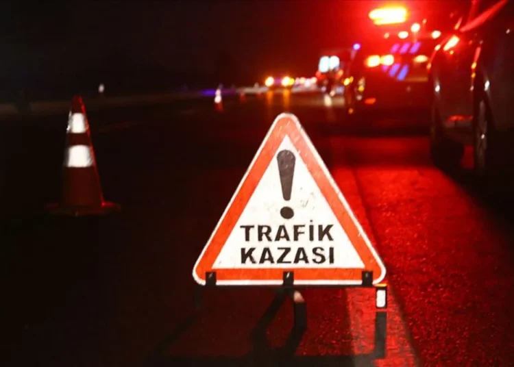 İçinde 6 çocuk bulunan otomobil kaza yaptı: 2 ölü, 4 yaralı 1 İçinde 6 çocuk bulunan otomobil kaza yaptı: 2 ölü, 4 yaralı
