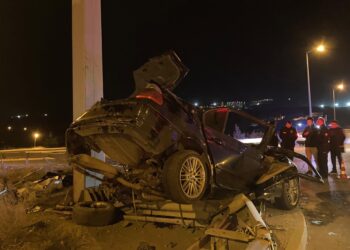 Ankara’da korkunç kaza: Tabelaya çarpan araçtaki 4 kişi hayatını kaybetti