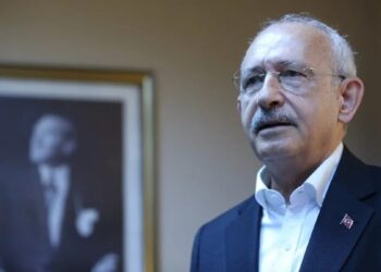 Kılıçdaroğlu'ndan 'zorla getirme' açıklaması: 'Geri adım atarsam namerdim, hodri meydan' 1 Kılıçdaroğlu’ndan ‘zorla getirme’ açıklaması: ‘Geri adım atarsam namerdim, hodri meydan’