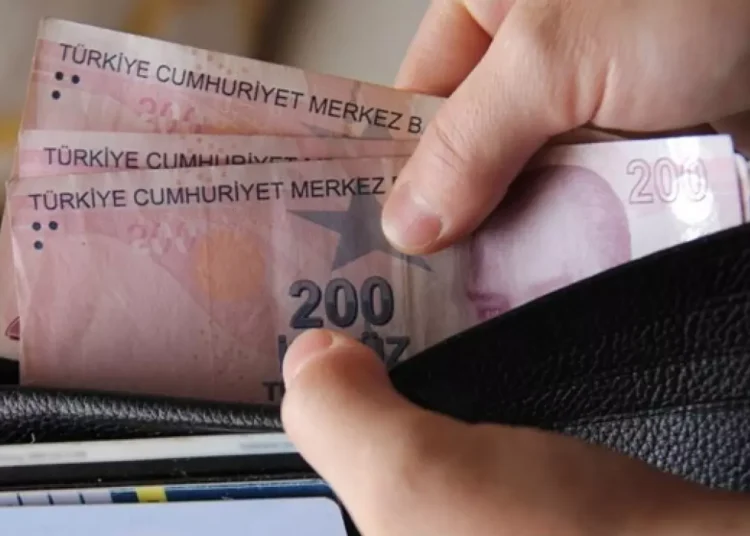 118 ekonomist ortak bildiriye imza attı, asgari ücret konusunda uyardı: Artış kaygı verici 1 118 ekonomist ortak bildiriye imza attı, asgari ücret konusunda uyardı: Artış kaygı verici
