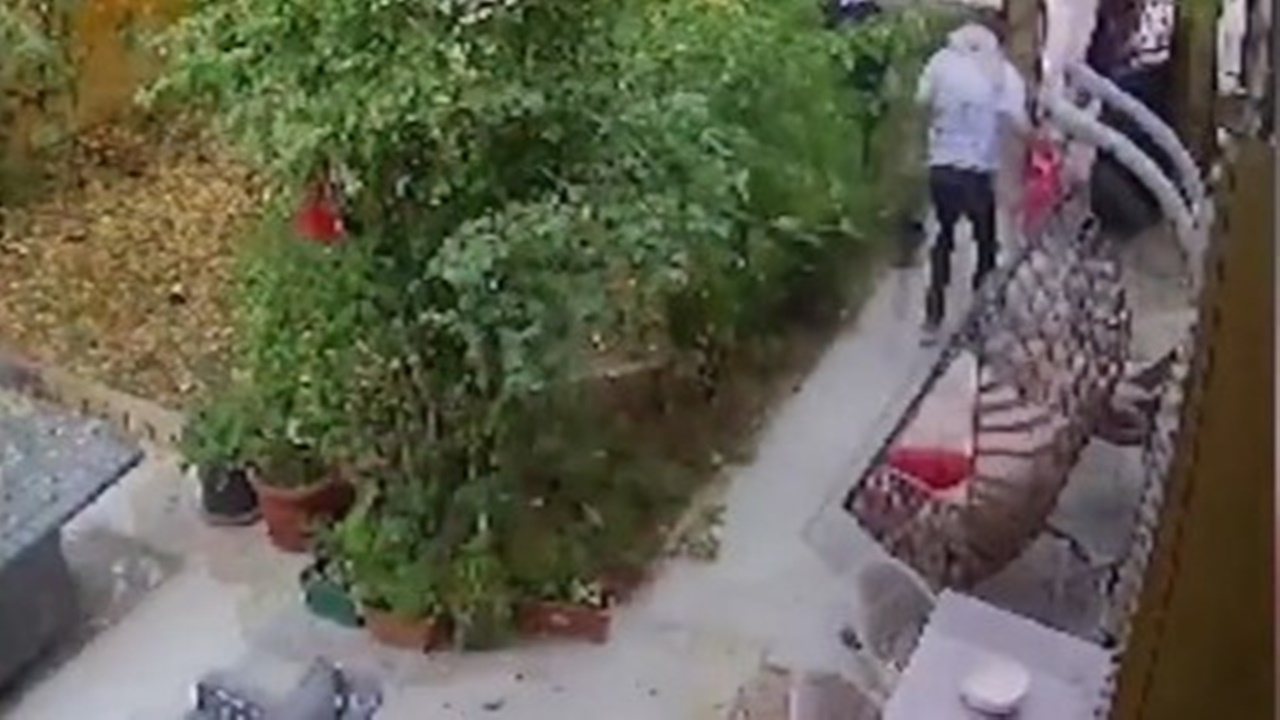 Konya'da polise bıçaklı saldırı! Polis memurunun durumu ağır 3 Konya'da polise bıçaklı saldırı! Polis memurunun durumu ağır