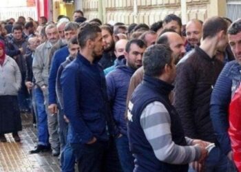 DİSK-AR: Bir yılda 2,2 milyon kişi işini kaybetti