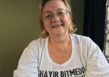 Mücella Yapıcı ve kızına çıplak arama yapan polislere hapis cezası