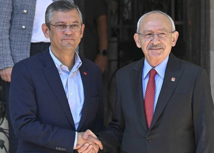 Özgür Özel, yanıtladı: Kılıçdaroğlu kayyım olmayı kabul ederse ne yapacak? 1 Özgür Özel’den Kılıçdaroğlu’na ‘ayağa kalkma’ yanıtı: Bir cümle inciticiydi