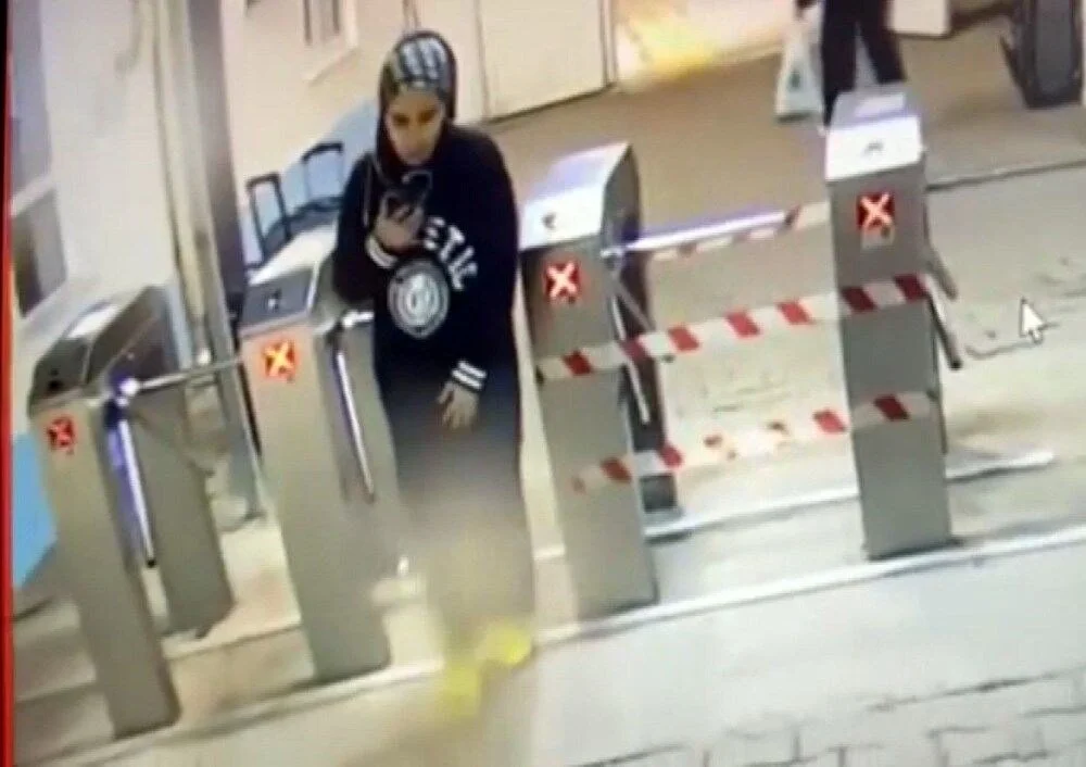 Kayıp Rojin’i arama çalışmasında dün başörtüsü bulunmuştu, bugün kıyafet 3 Kayıp Rojin’i arama çalışmasında dün başörtüsü bulunmuştu, bugün kıyafet