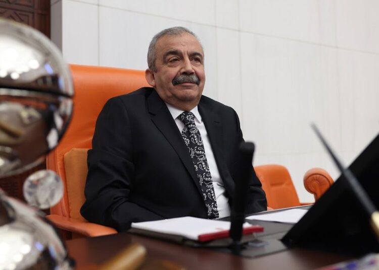 Sırrı Süreyya Önder: Barışa gönül indirdikleri için Erdoğan ve Bahçeli'ye teşekkür ederim 1 Sırrı Süreyya Önder: Barışa gönül indirdikleri için Erdoğan ve Bahçeli’ye teşekkür ederim