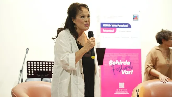 Türkan Şoray, kadın mahkumlarla buluştu: 'İçinizdeki ışığı kaybetmeyin'