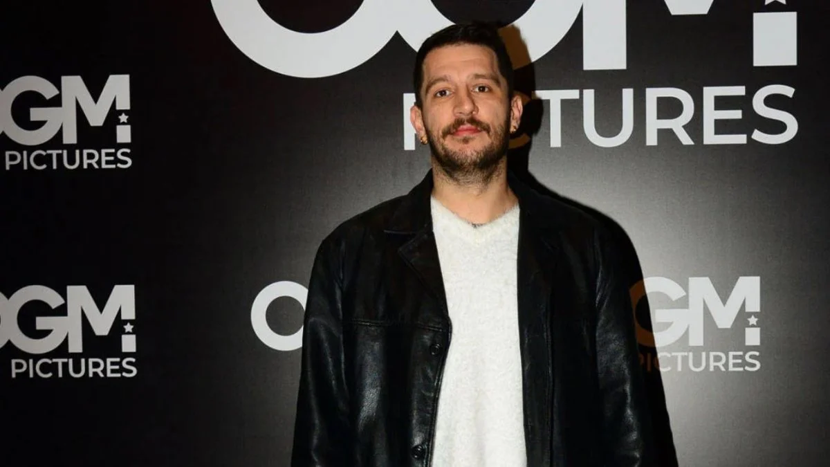 Uraz Kaygılaroğlu, tepki çeken sergiyle ilgili olarak özür diledi: Akıl tutulması yaşadım!