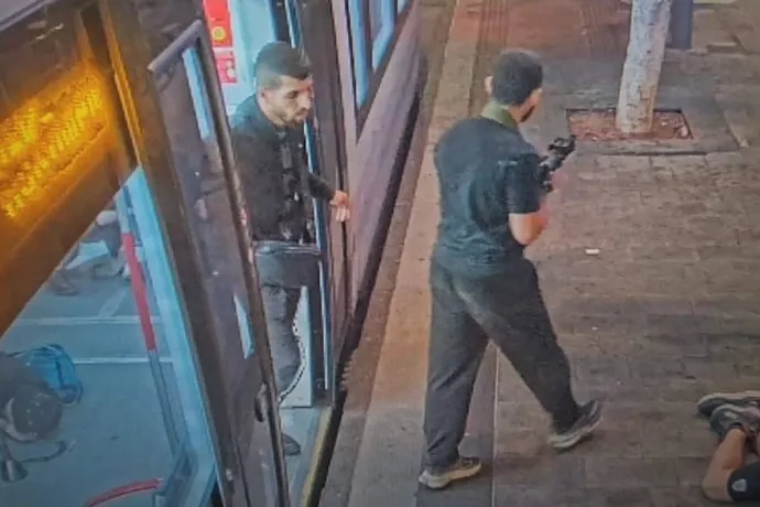 İsrail Yafa'da silahlı saldırı: 8 kişi öldü, 7 yaralı 2 İsrail Yafa'da silahlı saldırı: 8 kişi öldü, 7 yaralı