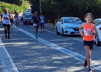 Atletizm yarışında rezalet! Yaşı küçük diye madalyası verilmedi