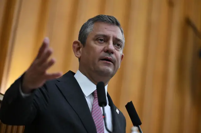 Özgür Özel'e şimşek hızıyla soruşturma açıldı 1 Özgür Özel’e şimşek hızıyla soruşturma açıldı