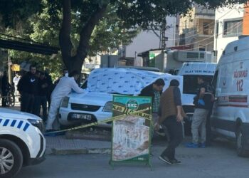 Adana’da bir kadın, nişanlanan eski sevgilisini öldürüp intihar etti