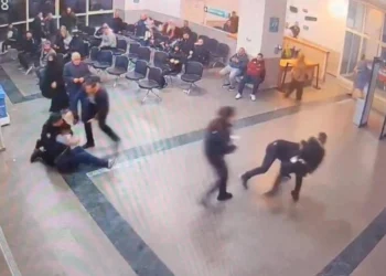 İstanbul’da 17 yaşındaki kız çocuğu ile otele girerken yakalandı: Akrabalarını çağırıp polise saldırdı