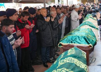 Suna Yaman yazdı I Türkiye’nin çocukları yoksulluğun pençesinde can veriyor