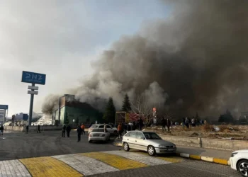 Kayseri’de mobilya fabrikası yandı: 3 kişi hayatını kaybetti