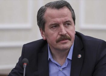 Memur-Sen’den hükümete çağrı: Vergi dilimi yüzde 15’te sabilenmeli