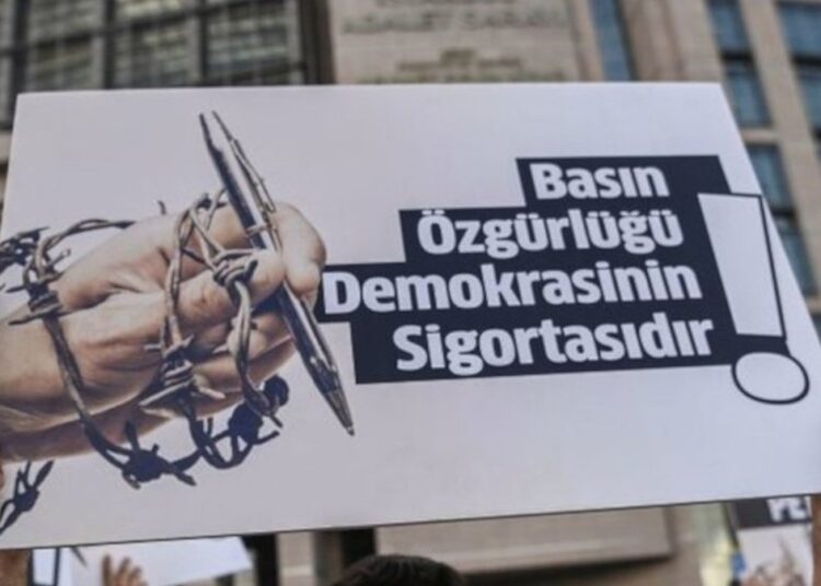 Bu yılın ilk çeyreğinde 157 gazeteci yargılandı, 25’i tutuklandı 1 Rapor: 9 ayda 89 gazeteci hakim karşısına çıktı