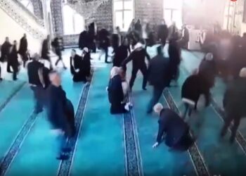 Rize’de camide deprem paniği! Cemaat koşarak kaçtı