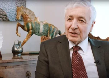 Organ nakli ve çocuk cerrahisinin efsane ismi hayata veda etti