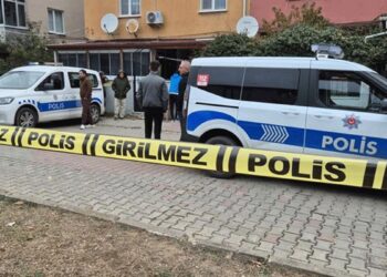 İki kız çocuğu, evde tabancayla vurulmuş halde bulundu
