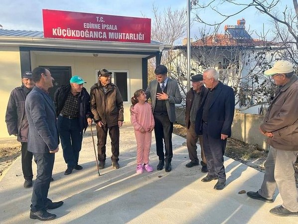 Köyün tek çocuğu olunca, arkadaşları da dedeler oldu