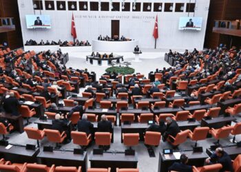 ‘Etki ajanlığı’ kanun teklifinden tamamen çıkarıldı