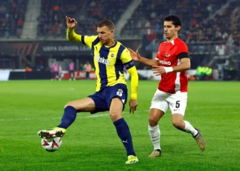 Fenerbahçe mutlu dönüyor… Slavia Prag’ı evinde 2-1 yendi