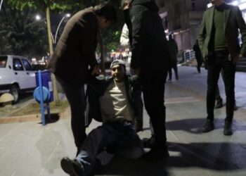 Kendilerini polis diye tanıttılar, gazetecileri gözaltına almak istediler