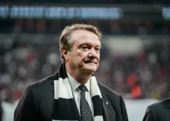 Beşiktaş Başkanı Hasan Arat görevinden istifa etti