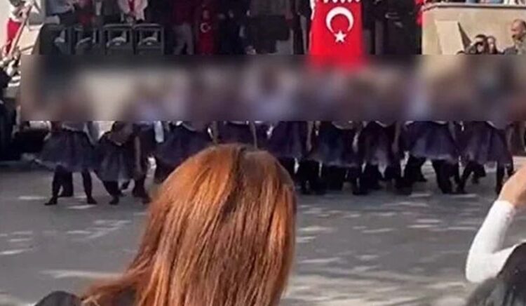 İngilizce müstehcen şarkı sözleriyle yapılan 29 Ekim gösterisine soruşturma