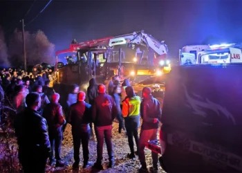 Kazaya müdahale etmeye çalışan 2 polis TIR’ın altında kaldı: 1 şehit, 1 yaralı