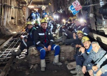 Kendini yeraltına kilitleyen 900 işçi, ocaklarına sahip çıkıyor