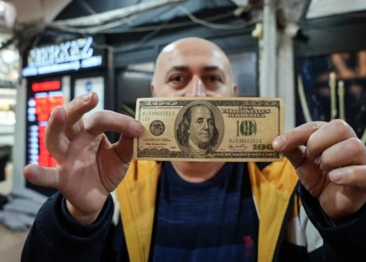 Sahte dolar krizi ihracatçıları da mağdur etti… Paralar bozdurulamayınca ödemeler durdu 1 Sahte dolar krizi ihracatçıları da mağdur etti… Paralar bozdurulamayınca ödemeler durdu