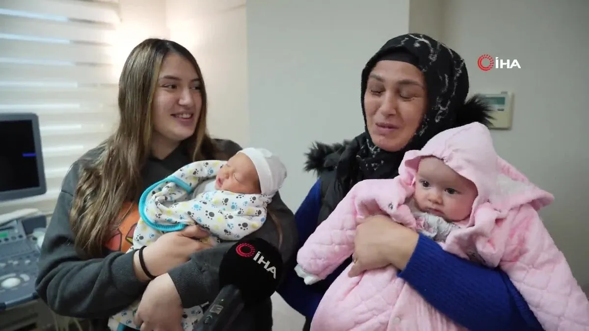 Anne ve kızı aynı anda doğum yaptı: Kardeşiyle oğlu aynı yaşta! 3 Anne ve kızı aynı anda doğum yaptı: Kardeşiyle oğlu aynı yaşta!