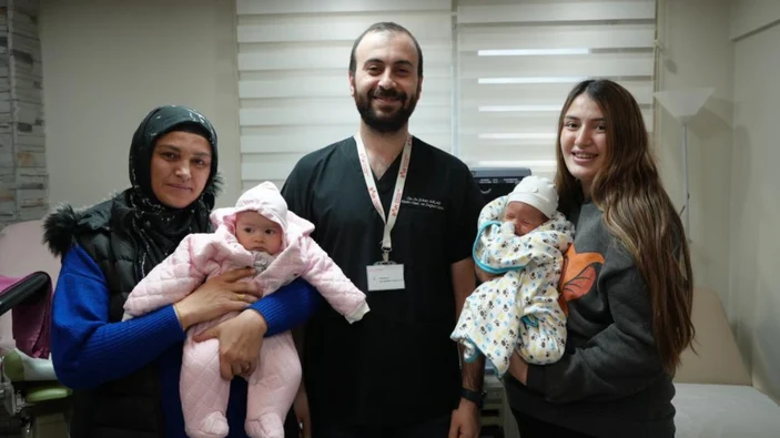 Anne ve kızı aynı anda doğum yaptı: Kardeşiyle oğlu aynı yaşta! 2 Anne ve kızı aynı anda doğum yaptı: Kardeşiyle oğlu aynı yaşta!