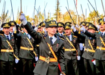 Teğmenlere sahip çıktığı için görevden alınan Binbaşı’dan veda mesajı: Herkes hak ettiğini bir gün alır 4 Teğmenlere sahip çıktığı için görevden alınan Binbaşı’dan veda mesajı: Herkes hak ettiğini bir gün alır