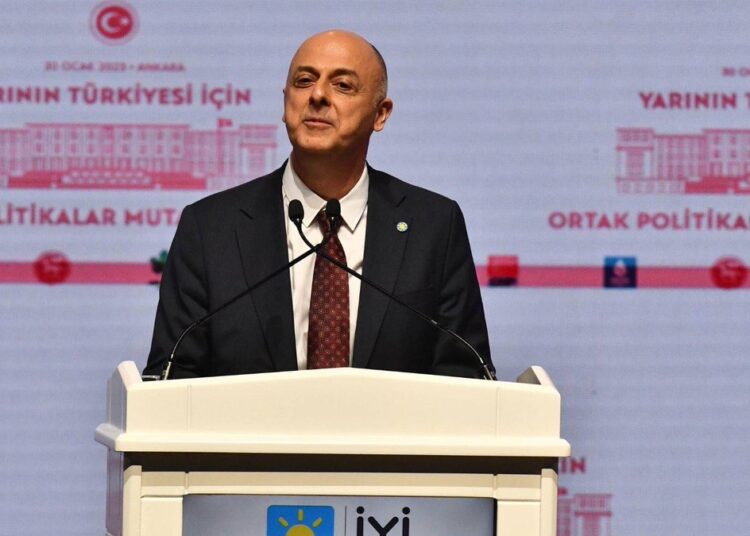 İddia: Ümit Özlale Salı günü CHP’ye katılacak
