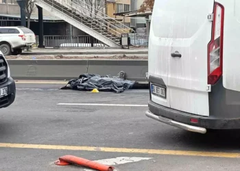 Ankara’da üst geçitten atlayan kadın feci şekilde can verdi