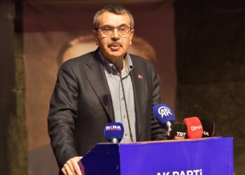 Bakanı Yusuf Tekin: Kendi icat ettiğin laiklik kavramını bana dayatıyorsun