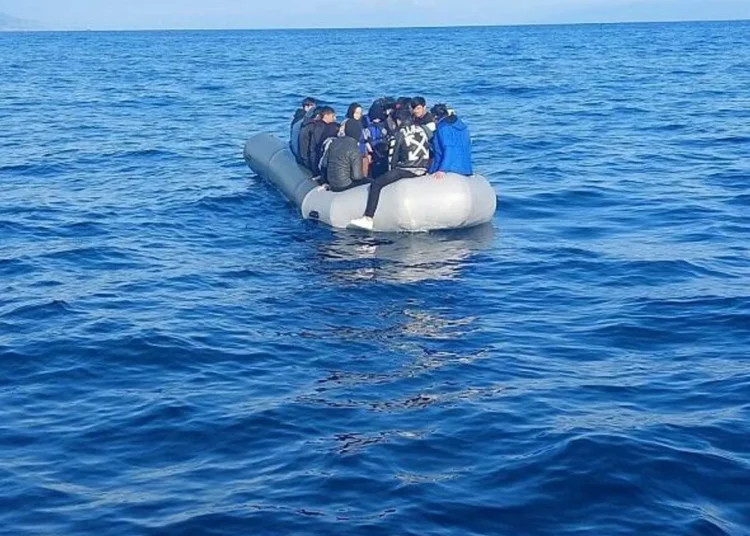 Akdeniz’de göçmen dramı: 11 yaşındaki kız 3 gün boyunca denizde mahsur kaldı