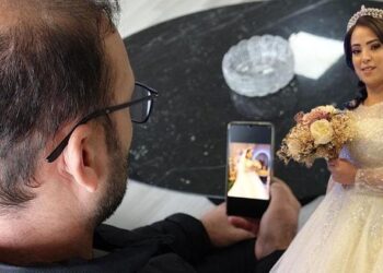 Karısından 2 yıldır boşanamıyor