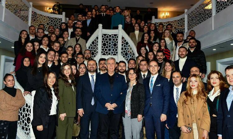 Mansur Yavaş, genç avukatlarla buluştu: Adliye binalarımız güzel ama adalet var mı?