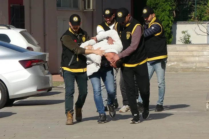 Adana'da kadın güvenliğin başına silah dayayarak rehin alan şahıs uzman çavuş çıktı 4 Adana'da kadın güvenliğin başına silah dayayarak rehin alan şahıs uzman çavuş çıktı
