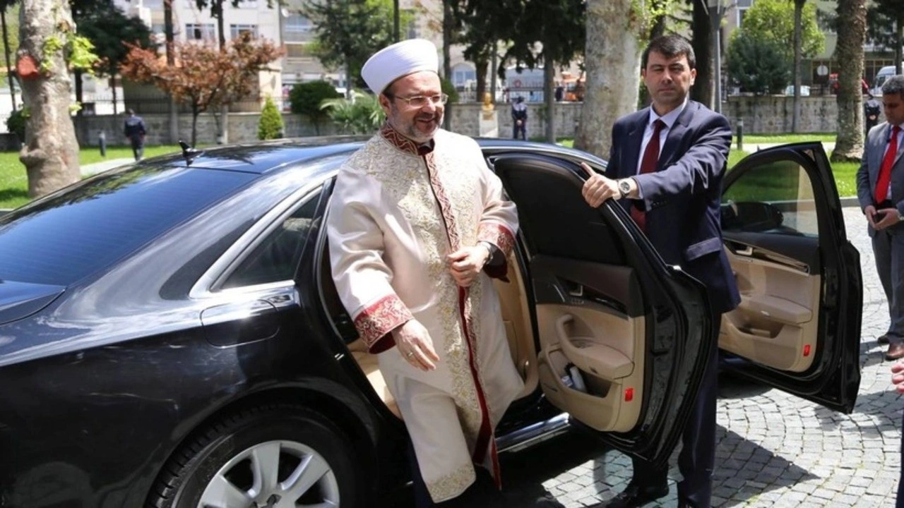 Ali Erbaş'tan makam aracı sitemi: 'Bir Audi'yi çok gördüler' 3 Ali Erbaş'tan makam aracı sitemi: 'Bir Audi'yi çok gördüler'