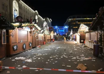 Suudlu doktor Noel pazarına araçla daldı! 2 ölü, çok sayıda ağır yaralı