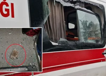 Bir yılda 73 kez ambulans taşladı