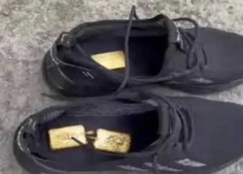 Ayakkabıların içinden külçe külçe altın çıktı